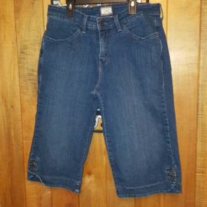 Levis 512 capris